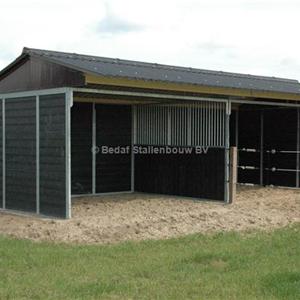 Shelter stable